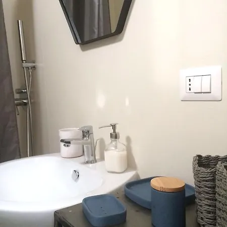 Tolomeo's House-bed & Bike